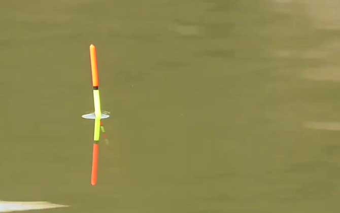 大跑铅钓法是什么意思？